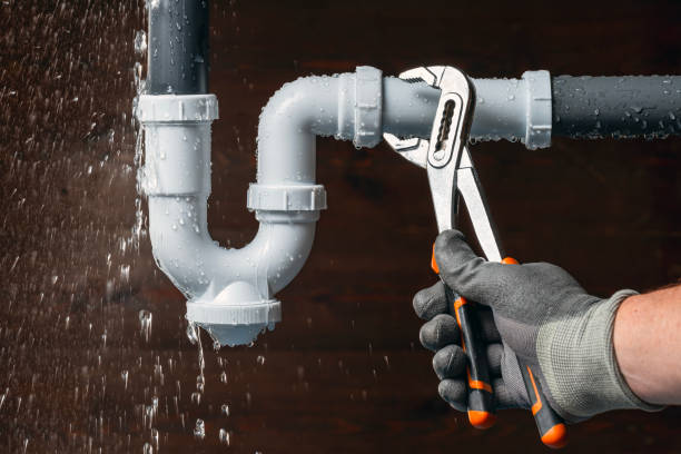 Professional Emergency Plumber technician working in North Franklin, CT